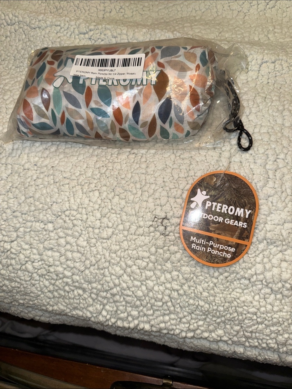 PTEROMY Packable Rain Poncho - Mosaic Leaf Print